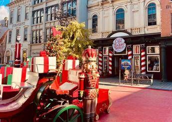 natale a cinecitta world si accendono le luci sul set del film delle feste 2