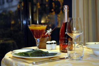 cenone di capodanno da numero bicchieri a centimetri tra i piatti 5 errori da evitare a tavola 2