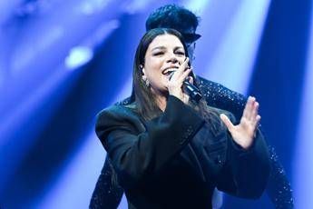 emma torna numero uno in classifica con lamore non mi basta merito del calcio e dei social 2