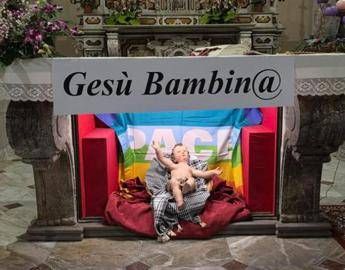gesu e una bambina nel presepe don vitaliano dio si incarna anche nelle donne 2