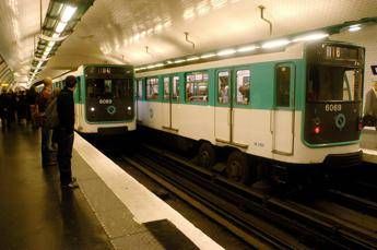 tre donne accoltellate sulla metro di parigi arrestato laggressore 2