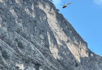 trentino base jumper precipita e muore lungo la parete di cima capi 2